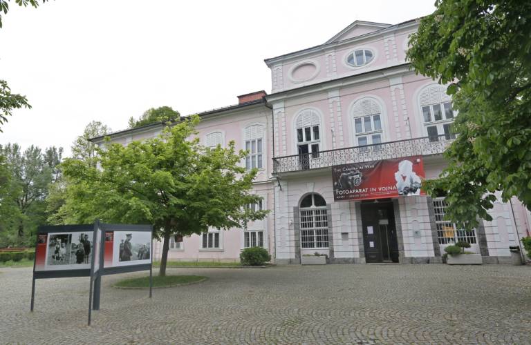 Muzej sodobne zgodovine Slovenije v Cekinovem gradu v Tivoliju. 