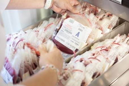 Zaloge krvi so nizke, zato pomagajte in darujte kri, če je to le mogoče. VIR: Zavod RS za transfuzijsko medicino. 