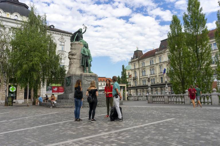 Klasično vodenje poimenovano Ljubljana z Ljubljančanko, tudi za Ljubljančane! je na sporedu ob ponedeljkih in sobotah ob 10h ter ob petkih in nedeljah ob 17h.