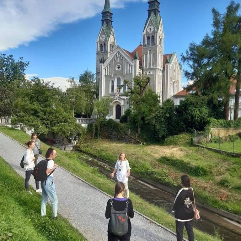Redni ogled Trnovega traja uro in pol in je na sporedu vsak petek ob 17. uri in 30 minut. Za skupinice pa se je možno dogovoriti za ogled tudi na kakšen drug dan.