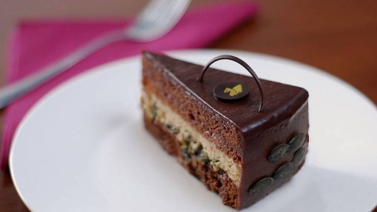 Zelo priljubljena je tudi tura Slastna Ljubljana, na kateri za ceno 10 evrov spoznamo šest najboljših ljubljanskih slaščic. Foto: Torta Ljubljana.