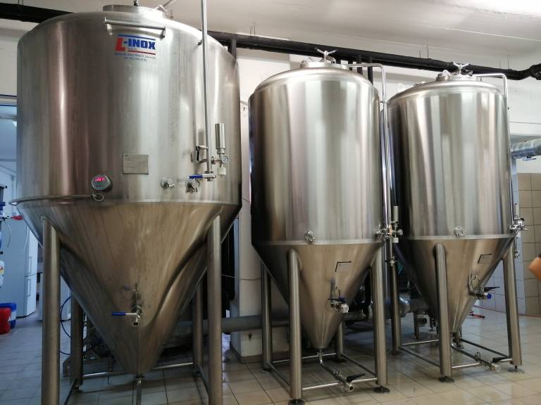 Za raznolikost okusov uporabljajo kar petnajst vrst slada in pet različnih kvasov. Med temi je tudi njihov lastni, hišni kvas, ki ga uporabljajo za piva angleških stilov (English Ale, Porter in Gold Ale). 