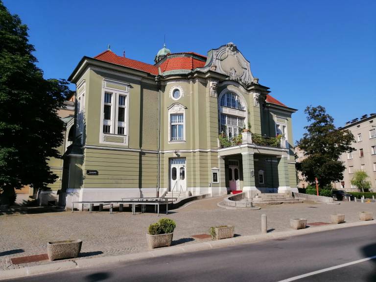 Ljubljanska SNG Drama bo po novem v veliki dvorani sprejela največ 150, v Mali drami pa največ 35 gledalcev. 