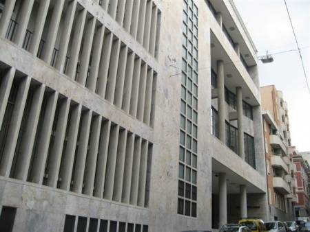 Slovensko stalno gledališče v Trstu bo po novem predstave uprizarjalo samo še na odru Velike dvorane. 