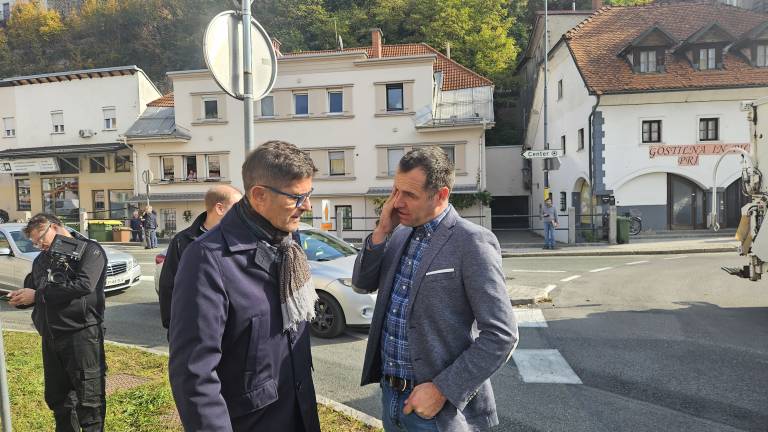 Župan Matjaž Rakovec v pogovoru z direktorjem podjetja, Darkom Perkom (Foto: Jure Šujica).