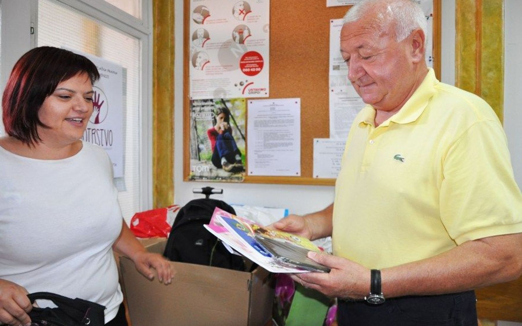 Fundacija Danila Türka Centru za socialno delo Murska Sobota podarila šolske potrebščine za