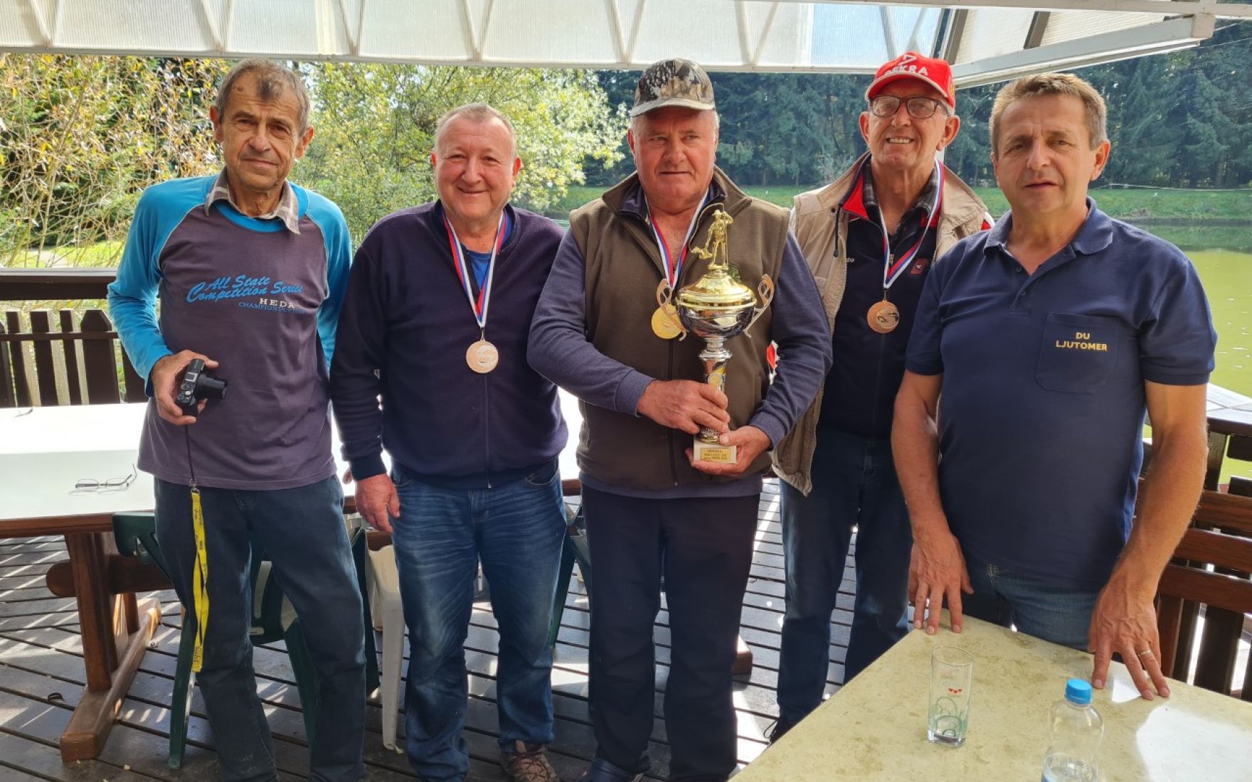 FOTO: V spomin na preminulega prijatelja in ribiča pripravili ribiško ...