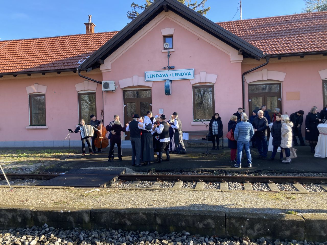 FOTO: Otvorili železniško Povezavo Med Lendavo In Murskim Središčem ...